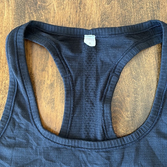 Lululemon tank. - Picture 4 of 7